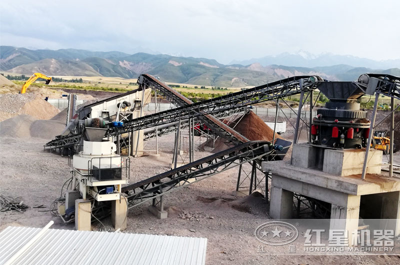 河卵石制砂現(xiàn)場(chǎng) 河卵石制砂現(xiàn)場(chǎng)